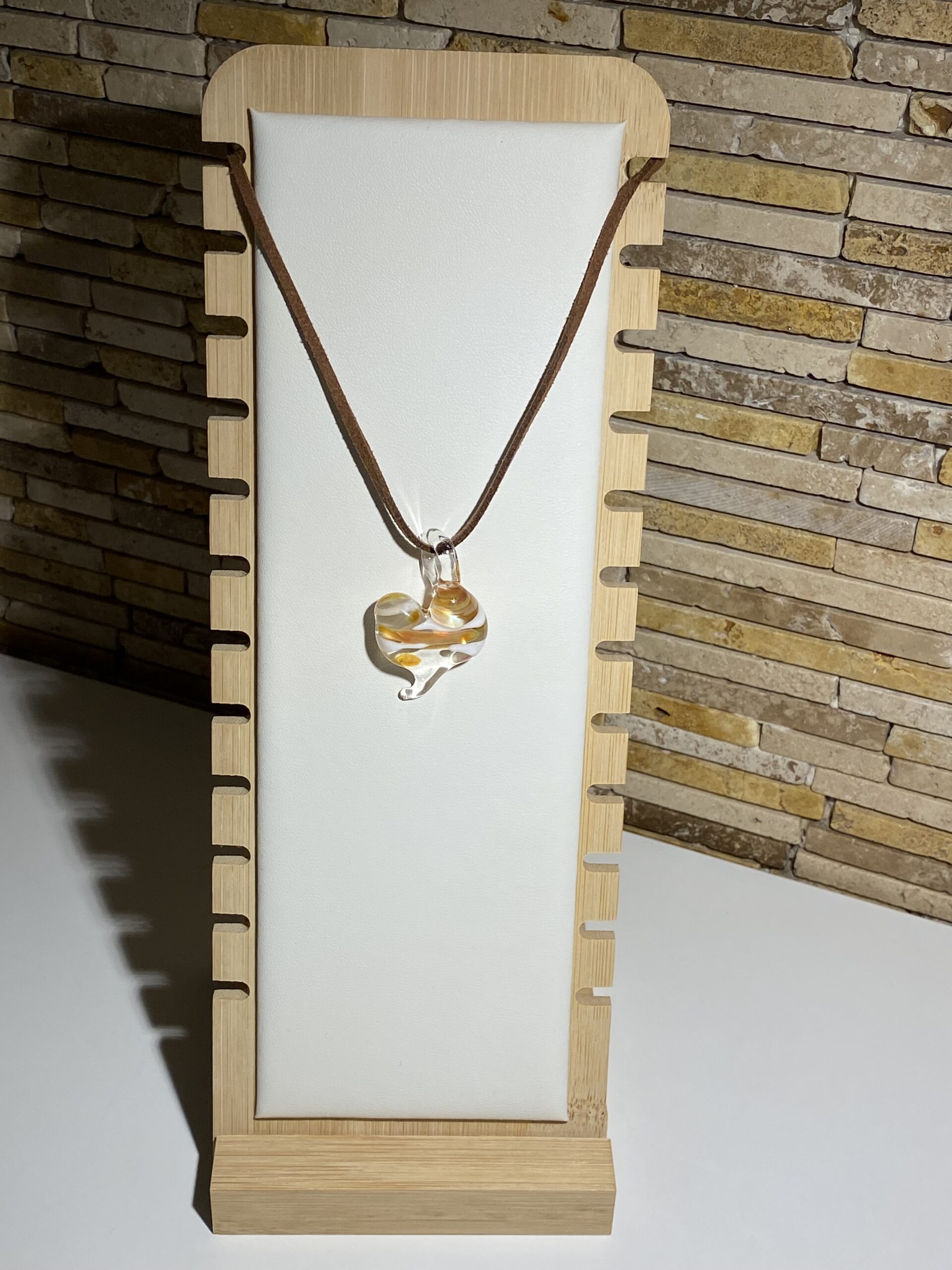 Collier avec pendentif en verre soufflé en forme de cœur jaune transparent